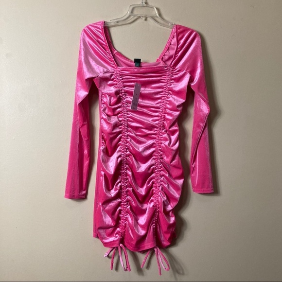 NWT Wild Fable Long Sleeve Ruched Velvet Bodycon Dress Pink - Picture 3 of 7